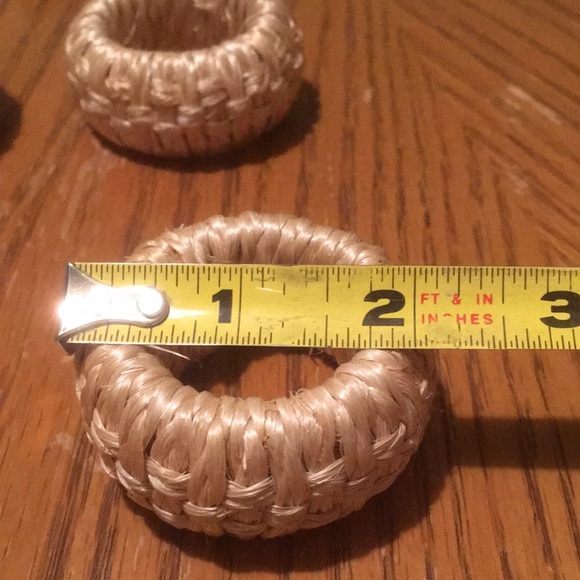 4 Wicker Napkin Rings - Picture 3 of 5